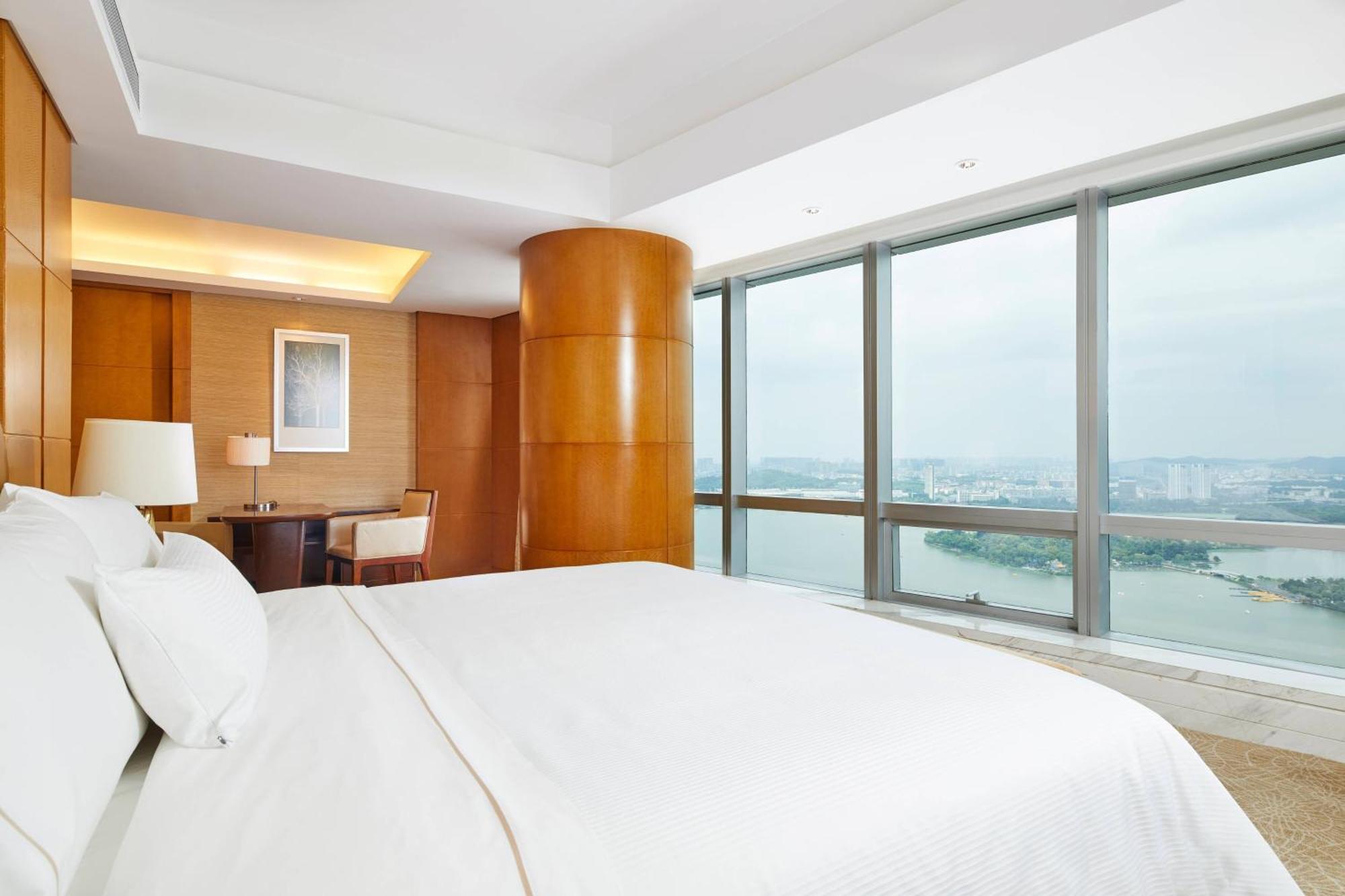 The Westin Nanjing Xuanwu Lake מראה חיצוני תמונה